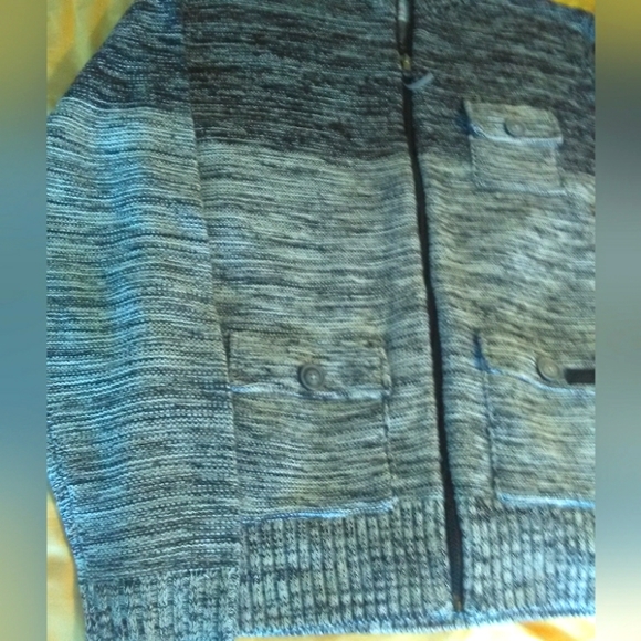 BNWOT MENS SWEATER SZ. LG GREAT LEATHER-LIKE DETAILS POCKETS HANDSOME LOOK - Picture 6 of 8